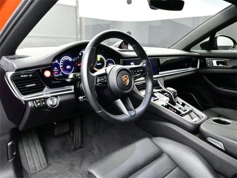 Used 2022 Porsche Panamera 4 Platinum Edition image 4