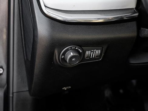 Used 2022 Jeep Compass Limited image 38