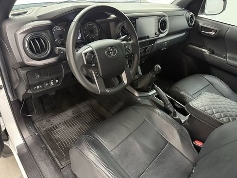 Used 2022 Toyota Tacoma TRD Off-Road image 7