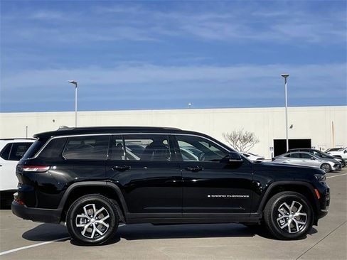 Used 2025 Jeep Grand Cherokee L Limited image 3
