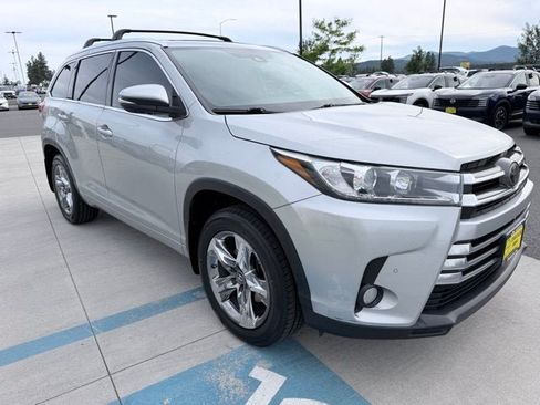 Used 2018 Toyota Highlander Limited Platinum AWD/4WD image 3