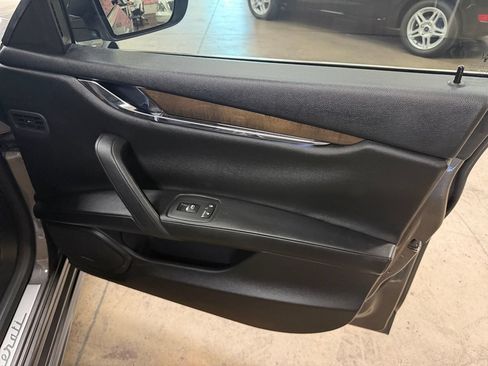 Used 2017 Maserati Quattroporte S GranSport RWD image 16