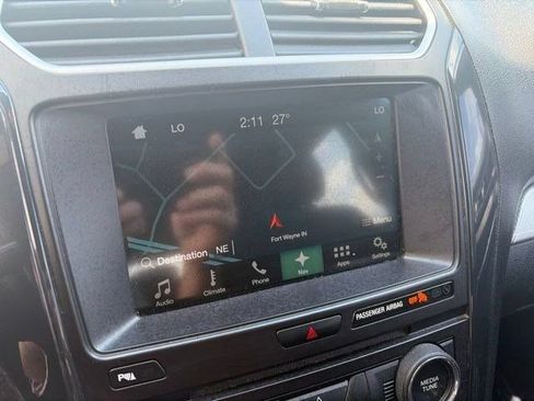 Used 2017 Ford Explorer XLT FWD image 20
