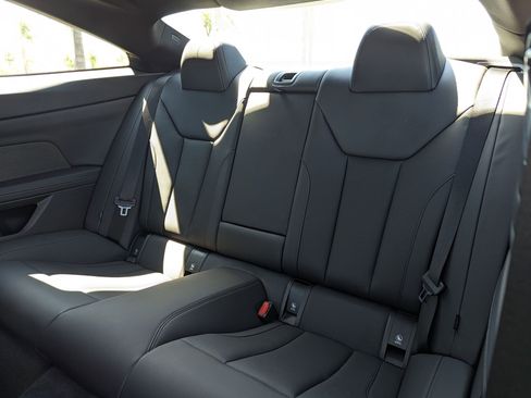 Used 2025 BMW 430i Coupe w/ M Sport Package image 32