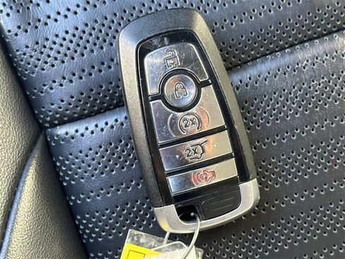 Used 2024 Lincoln Nautilus Reserve image 19