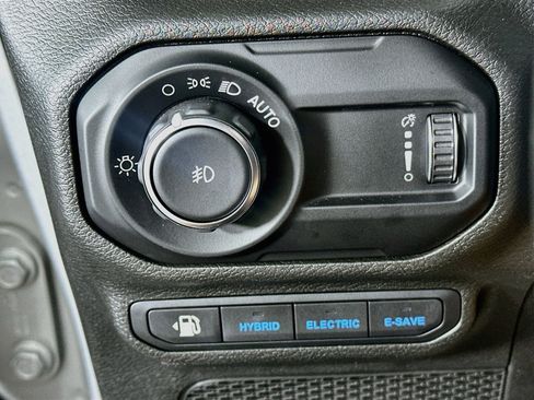 Used 2023 Jeep Wrangler Unlimited Sahara AWD/4WD image 16