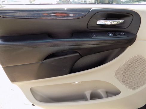 Used 2012 RAM C/V w/ UConnect Hands-Free Group FWD image 12