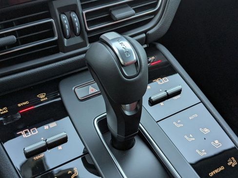 New 2026 Porsche Macan image 20