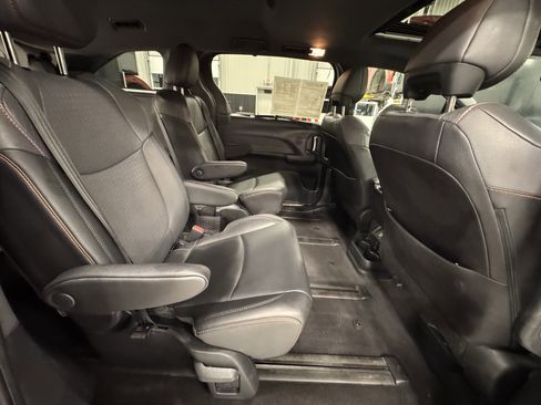 Used 2021 Toyota Sienna XSE w/ XSE Plus Package image 30