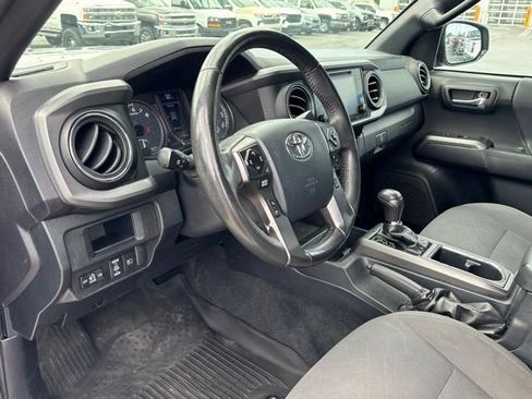 Used 2019 Toyota Tacoma TRD Off-Road w/ Technology Package AWD/4WD image 22