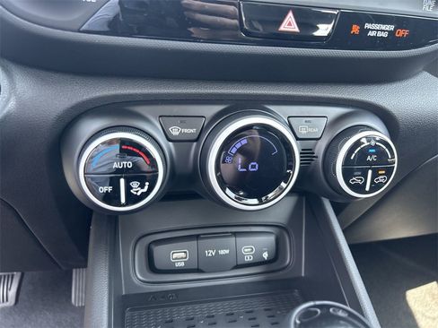 New 2025 Hyundai Venue Limited image 24