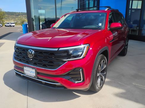 Used 2024 Volkswagen Atlas SEL Premium R-Line image 1