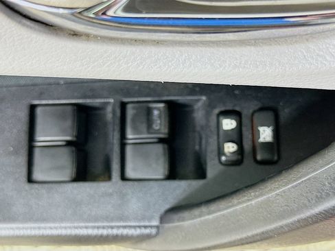 Used 2016 Toyota Corolla LE FWD image 19