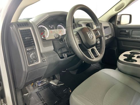 Used 2017 RAM 1500 Express w/ Express Value Package AWD/4WD image 9