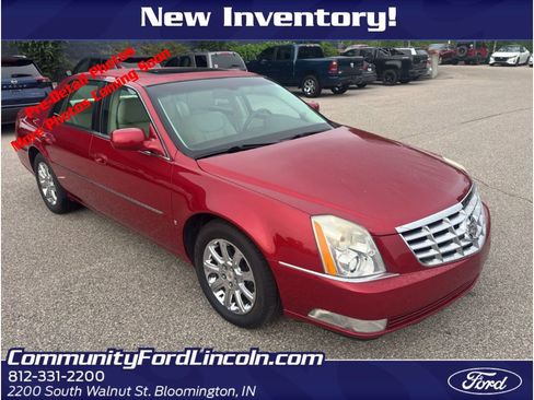 Used 2009 Cadillac DTS w/ Sun And Navigation Package FWD image 1