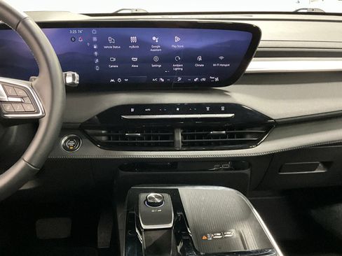 Used 2025 Buick Enclave Preferred AWD/4WD image 9