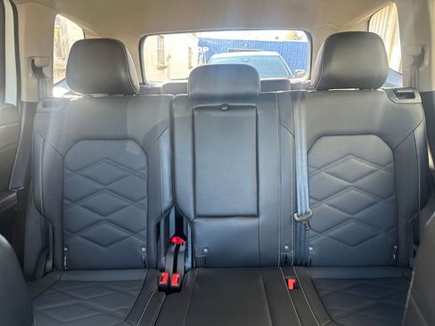 Used 2025 Volkswagen Atlas SE image 39