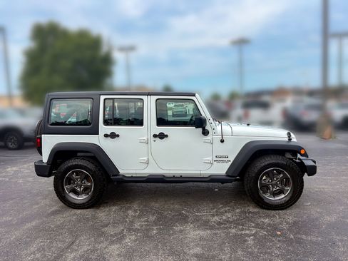 Used 2017 Jeep Wrangler Unlimited Sport w/ Connectivity Group AWD/4WD image 13
