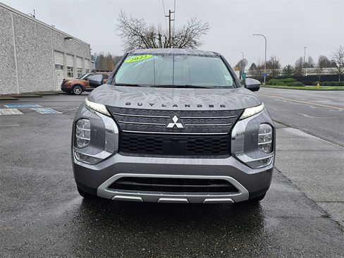 Used 2022 Mitsubishi Outlander SE image 2