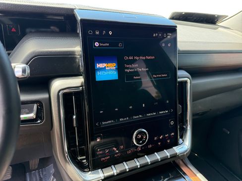 Used 2026 GMC Yukon XL Denali w/ Sun & Power Step Package AWD/4WD image 12