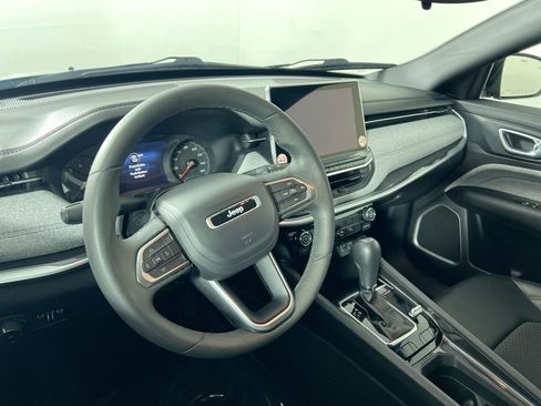 Used 2024 Jeep Compass Latitude image 28