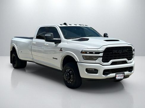 Used 2025 RAM 3500 Limited AWD/4WD image 3