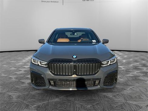 Used 2022 BMW 740i 740i w/ M Sport Package image 2