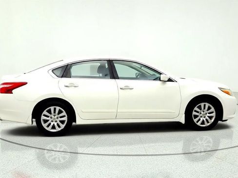 Used 2017 Nissan Altima 2.5 S w/ Power Driver Seat Package FWD image 4
