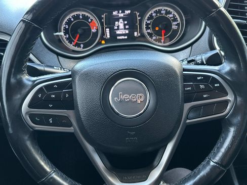 Used 2019 Jeep Cherokee Latitude Plus AWD/4WD image 22