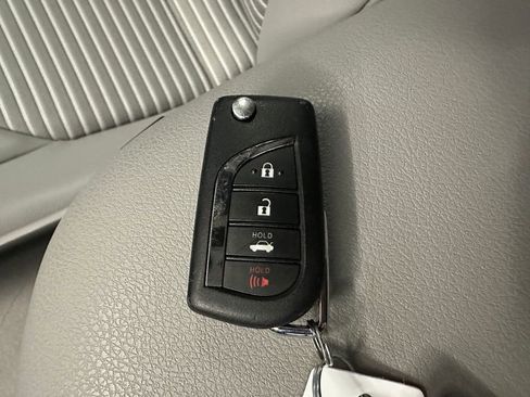 Used 2022 Toyota Camry SE image 17