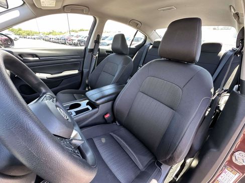 Used 2024 Nissan Altima 2.5 SV FWD image 18
