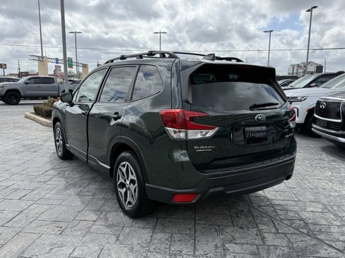 Used 2023 Subaru Forester Premium image 5