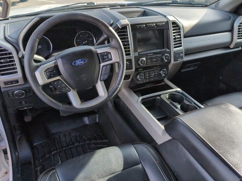 Used 2017 Ford F250 Lariat w/ Chrome Package image 10