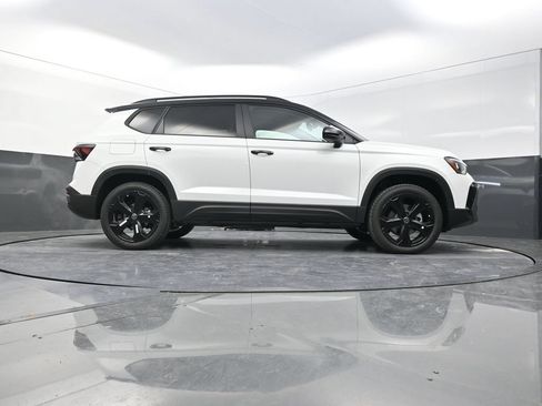 New 2026 Volkswagen Taos SE AWD/4WD image 27
