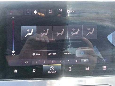 Used 2024 Jeep Compass Latitude AWD/4WD image 23