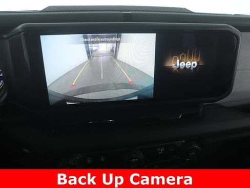 Used 2024 Jeep Wrangler Unlimited Sahara image 22