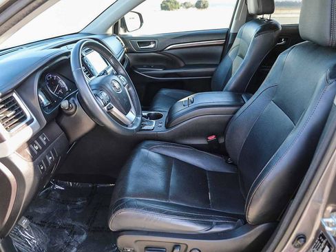 Used 2016 Toyota Highlander Limited image 18
