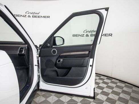 Used 2020 Land Rover Discovery HSE image 14