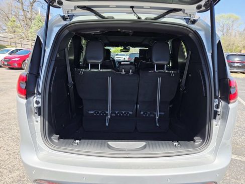 New 2026 Chrysler Pacifica Limited w/ Uconnect Theater Family Group FWD image 16