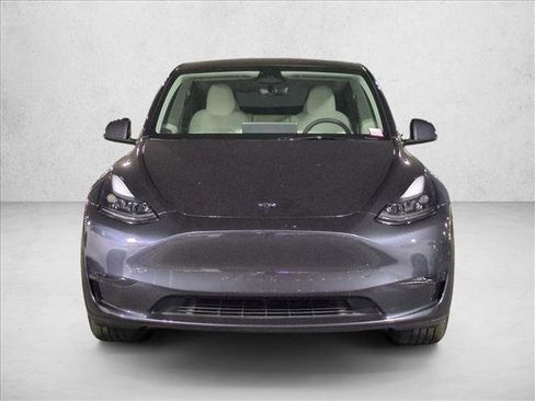 Used 2024 Tesla Model Y 2WD image 2