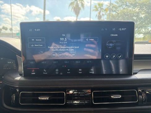 Used 2022 Lincoln Nautilus FWD w/ Premium Package image 10