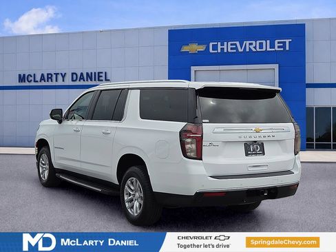 Used 2021 Chevrolet Suburban LS RWD image 4