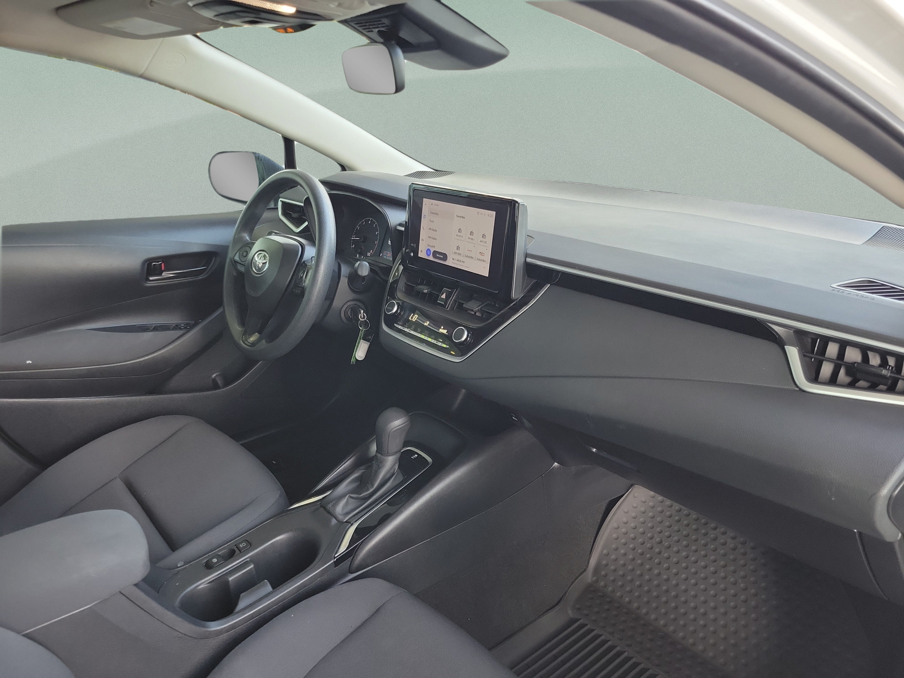 Used 2024 Toyota Corolla LE FWD image 31