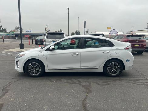 Used 2020 Hyundai Ioniq SE image 4