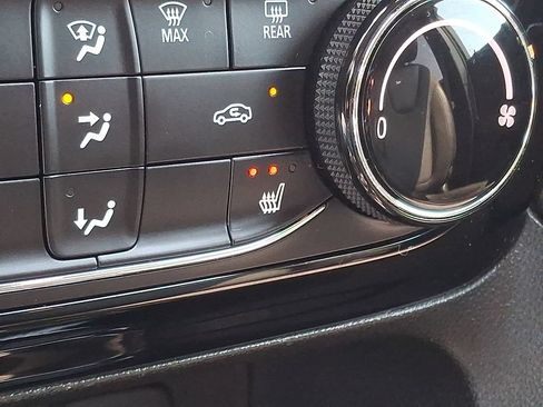Used 2020 Buick Encore GX Preferred w/ Cold Weather Comfort Package FWD image 23