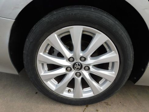 Used 2018 Toyota Camry LE image 9