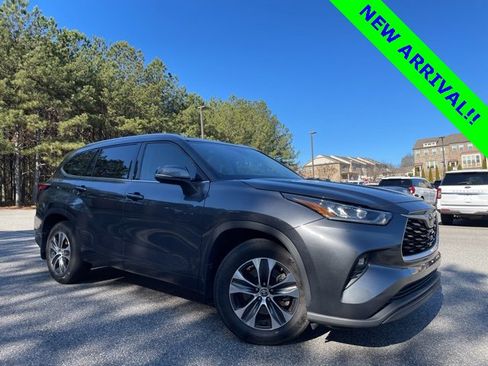 Used 2020 Toyota Highlander XLE image 1