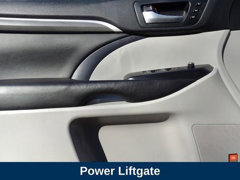 Used 2019 Toyota Highlander Limited Platinum image 9