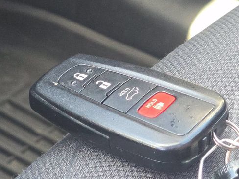 Used 2019 Toyota RAV4 XLE w/ Convenience Package AWD/4WD image 35