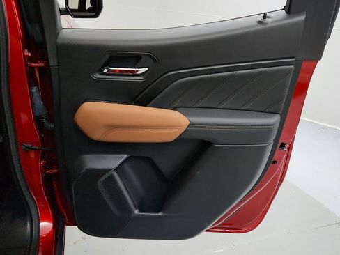 Certified 2024 GMC Canyon AT4 w/ AT4 Premium Package AWD/4WD image 21